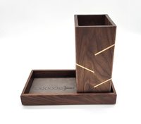 Klassisches Design Umweltfreundlicher Handgefertigter Holz-Würfelturm-Aufbewahrungsbehälter Kartonverpackt Spielzubehör für den Innenbereich
