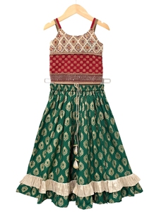 Haut sans manches en brocart tissé Twisha orné de motifs avec Lehenga imprimé - Marron et Vert - Product Image 1