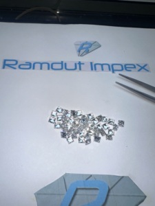Diamant de laboratoire de 0,48 à 0,60 carats, taille princesse carrée, coins nettoyés, blanc brillant, pour bague de fiançailles moderne S - Product Image 3