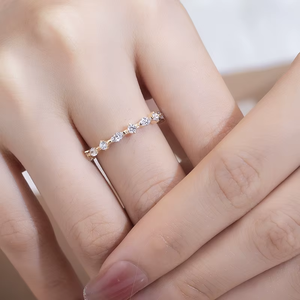 Bague de fiançailles en or blanc plaqué platine 14 carats avec diamant de 1 carat, style classique pour femme, taille brillant, pierre naturelle certifiée IGI D - Product Image 6