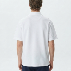 Polo en coton blanc à manches courtes pour homme avec logo personnalisé imprimé par transfert thermique, design décontracté avec fermeture éclair, tissu Oxford respirant - Product Image 3