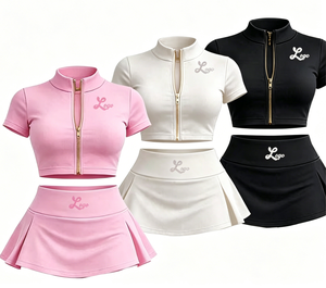<span class=keywords><strong>Ensemble</strong></span> 3 pièces personnalisé avec logo pour femme : <span class=keywords><strong>haut</strong></span> court zippé à manches courtes, mini-<span class=keywords><strong>jupe</strong></span> plissée <span class=keywords><strong>et</strong></span> bandeau – Vente <span class=keywords><strong>en</strong></span> gros - Product Image 1