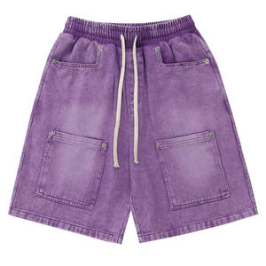 Shorts cargo en jean délavé noir pour homme, taille élastique avec cordon de serrage, grandes poches carrées, coupe ample et large, style streetwear - Product Image 3
