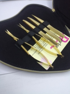 Pinzas para Cejas de Acero Inoxidable con Baño de Oro, Paquete de 5 Piezas, con Tijeras y Estuche Personalizado en Forma de Corazón, Venta al Por Mayor - Product Image 4