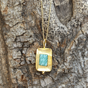 Collier pendentif en amazonite, pierre naturelle, bijoux géométriques modernes, en laiton massif plaqué or 18 carats, avec chaîne en câble. - Product Image 5