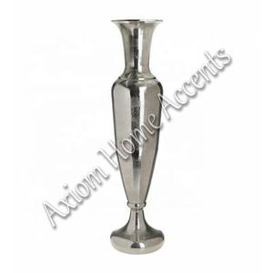 Axiom Home Accents Vase en métal en aluminium fabriqué à la main Glaçure transparente élégante moderne pour un décor de table élégant et unique - Product Image 2