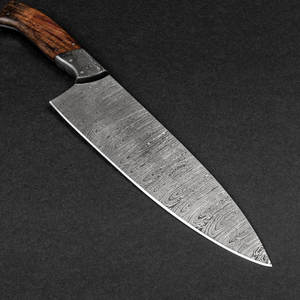Cuchillo de Cocina Profesional de Acero de Damasco de Alta Calidad, Hecho a Mano, Ecológico, Duradero, con Mango de Madera para Mano Derecha y Funda de Cuero - Product Image 4