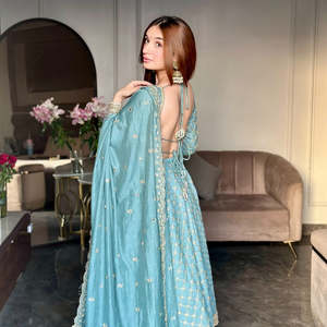 Vestido de Fiesta Elegante de Satén para Mujer SSR con Mangas Largas, Bordado con Lentejuelas en la Parte Inferior y Dupatta - Product Image 3