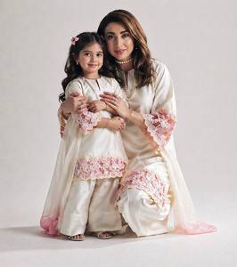 ชุดสัลวาร์ผ้าไหมครีมแบบดั้งเดิม พร้อมลายปักลูกไม้สีชมพู สำหรับผู้หญิงและเด็ก ชุดแต่งงานสไตล์อินเดีย ปากีสถาน - Product Image 1
