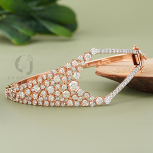 Elegante Brazalete de Oro Rosa de 14K con Diamante de Laboratorio de 3.62 Quilates, Corte Redondo, Joyería Fina de Belleza Atemporal, Colección para Mujer - Product Image 1