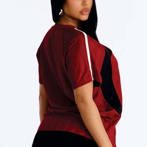 Camiseta Deportiva Roja para Mujer, Poliéster Transpirable, Jersey de Fútbol Americano, Logotipo Personalizado, Manga Raglán, Ropa de Gimnasio, Proveedor al por Mayor - Product Image 4