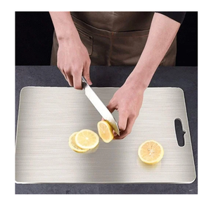 Nuevos Tablones de Cortar de Acero Inoxidable para Uso en la Cocina, Sostenibles y Aptos para Lavavajillas, Artículo en Oferta - Product Image 2