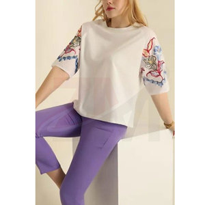 T-shirt blanc à broderie florale pour femmes, manches courtes, col rond, coupe ample, décontracté, 100% coton, haut de printemps et d'été - Product Image 5