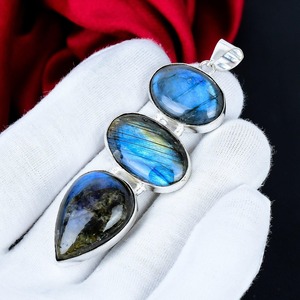 Colgante de Labradorita Azul Fuego con Engaste de Tres Piedras en Bisel, Plata de Ley 925, Hecho a Mano, Joyería Bohemia de Plata con Gema de Alta Calidad - Product Image 6