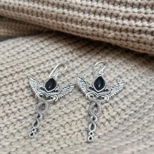 Pendientes colgantes góticos de serpiente alada, pendientes colgantes de latón con ónix negro, pendientes góticos de latón plateado, pendientes para mujer al por mayor - Product Image 2