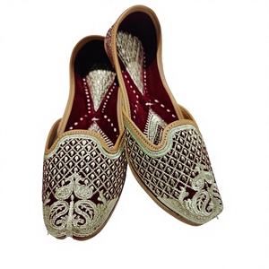 Zapatos Bordados Hechos a Mano por BS International para Mujer, Calzado Moderno para Chicas, Cuero Genuino Tradicional, Absorbente de Sudor - Product Image 1