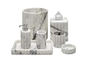Accessoires de salle de bain en marbre blanc, l'ensemble principalement composé de flacon à lotion et de porte-savon. - Product Image 2