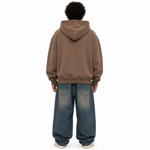 เสื้อฮู้ดดี้ผ้าฝ้าย 100% สีน้ำตาลเข้มแบบอุ่นสบาย ตัดเย็บแบบแพทช์เวิร์คโทนสีเอิร์ธโทน  ทรงโอเวอร์ไซส์ หนานุ่ม  ตกแต่งด้วยผ้าปะติดลายพิเศษ - Product Image 2