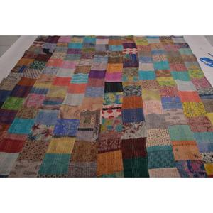 ผ้าห่มควิลท์คันธาผ้าฝ้ายวินเทจลายปะติดปะต่อ ทำมือสไตล์อินเดียโบโฮ ผ้าคลุมเตียงแบบสองด้าน - Product Image 1