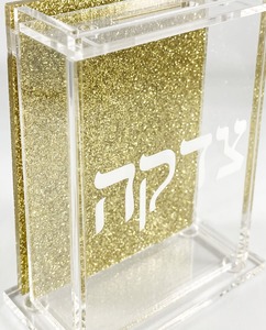 Caja de Tzedakah de Acrílico Rosa Transparente, Diseño Rectangular con Texto Hebreo, Contenedor de Almacenamiento de Estilo Minimalista - Product Image 3