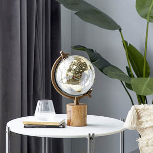 Globo Terráqueo de Cristal Transparente con Continentes Dorados sobre Base Cilíndrica de Madera, Adorno Decorativo de Escritorio - Product Image 6