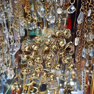 พวงกุญแจเข็มทิศหลากสีสัน ทำจากสแตนเลสสตีล งานแฮนด์เมด ทนทาน กันน้ำ เป็นมิตรกับสิ่งแวดล้อม พร้อมลายตัวอักษรแบบ Letterpress - Product Image 1