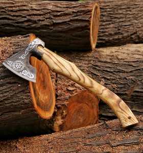 Hachas Vikingas de Primera Calidad, Forjadas a Mano, Mango Grabado, Hoja de Acero con Alto Contenido de Carbono, Hacha de Camping Tipo Tomahawk - Product Image 3