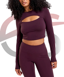 Haut de yoga personnalisé OEM pour femme, à manches longues et découpes, très élastique et respirant, sous marque privée, pour le fitness, l'entraînement et le sport - Product Image 1