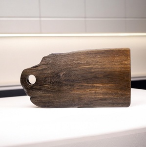 Tabla de Cortar Rectangular de Roble Quemado con Acabado Rústico Oscuro, con Orificio para Colgar, Ecológica, Resistente, Segura para Alimentos, para Hogar, Restaurante, Cafetería - Product Image 1