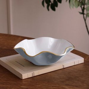 Elegante tazón de metal para servir con acabado esmaltado, ideal para servir frutos secos, bocadillos y deliciosos platos en fiestas. - Product Image 1