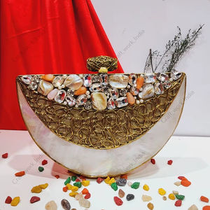 Pochette demi-lune en nacre indienne avec cadre en laiton et travail de fil de cristal, sac de soirée de luxe pour mariage, cadeau d'anniversaire - Product Image 1