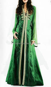Caftan en tissu de soie vert de qualité supérieure avec broderie à la machine dorée et travail de dentelle - Product Image 2