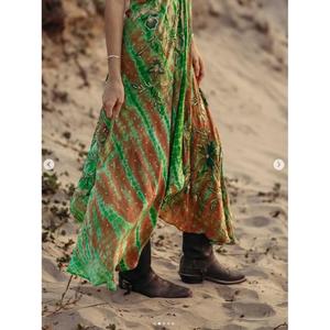Elegante Mono Bohemio para Mujer con Bordado Floral, Sin Mangas, Cuello en V, Largo Completo, Corte Holgado, Primavera Verano, Rayón y Algodón Transparente - Product Image 4