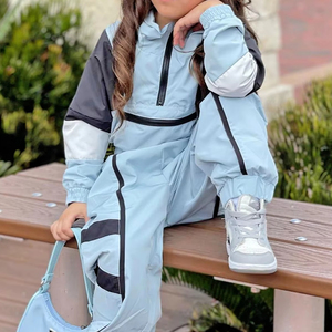 Veste coupe-vent en nylon pour femme avec logo personnalisé, ensemble de survêtement 2 pièces à capuche, short de streetwear imprimé - Product Image 1