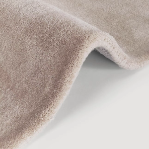 พรมปูพื้นสีเบจแบบปักลาย – พรมขนนุ่มสำหรับห้องนั่งเล่น ห้องนอน ตกแต่งบ้านสไตล์โมเดิร์นมินิมอล - Product Image 1