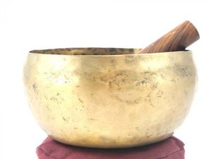 Bol chantant bouddhiste tibétain en laiton avec marteau de frappe, conçu pour la guérison des chakras, la méditation et la relaxation - Product Image 6