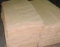 Plaques de placage en bois de caoutchouc 100 % naturel, coupées en tranches, séchées au soleil/au four, écologiques, durables, matériau de base pour contreplaqué, qualité industrielle européenne
