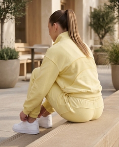 Ensemble de survêtement léger en coton jaune citron pour femme, coupe régulière, décontracté, pour l'été, avec poches latérales et col demi-zip - Product Image 2