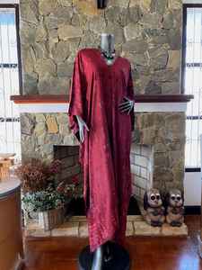 Vestido Kaftán Bohemio Shibori Color Vino Tinto, Talla Grande, de Rayón, para Playa - Product Image 5