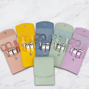 Nuevo Kit de Manicura y Pedicura Profesional YD de 7 Piezas Coloridas para Principiantes con Herramientas de Acero Inoxidable - Product Image 1