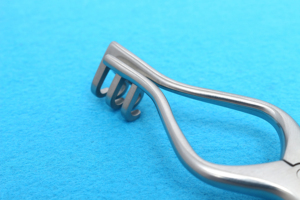 Instruments Bone Bridge BBI-1871 – Rétracteur manuel Weitlaner en acier inoxydable de haute qualité, 2x3, à pointes semi-affûtées, instrument chirurgical - Product Image 2