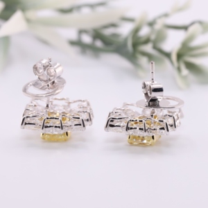 Boucles d'oreilles clous de luxe en or blanc avec diamants de laboratoire jaunes taille poire et cœur blanc, halo floral en grappe, boucles d'oreilles fines - Product Image 4