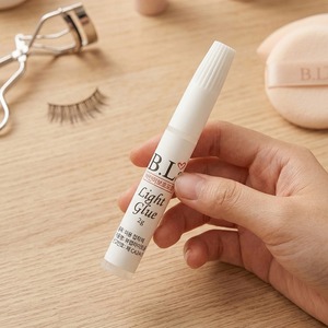 Colle liquide pour ongles, adhésif pour nail art 2g, formule UV personnalisée, marque privée OEM/ODM, colle pour ongles à presser - Product Image 4