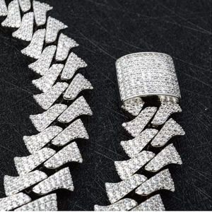 สร้อยคอฮิปฮอปแบบ Cuban Link หรูหราประดับเพชร Moissanite เกรด VVS เงินแท้ 925 รับรองโดย GRA พร้อมสลักโลโก้ตามสั่ง ขายส่ง - Product Image 2