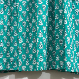 Chemise à col en V en coton 100% naturel, imprimé floral fait main, écologique, manches 3/4, ourlet à volants en dentelle, lavable, infroissable - Product Image 4