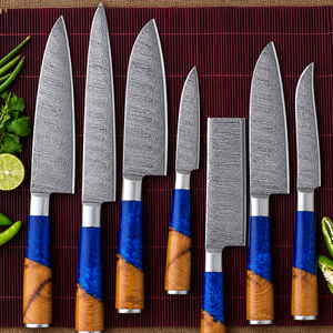 Ensemble de 7 couteaux de cuisine en acier Damas, style Viking, faits à la main, couteaux de chef professionnels, manches en bois et résine - Product Image 1