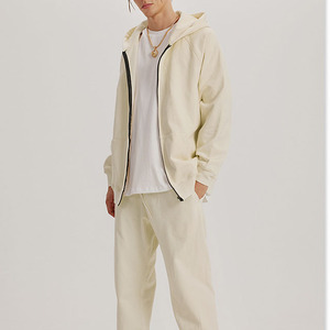 Maßgefertigter Großhandel Hochwertiger 100% Baumwoll-French-Terry-Stoff Bestickter Einfarbiger Crop-Style Reißverschluss Lässiger Herren-Kapuzenpullover - Product Image 1