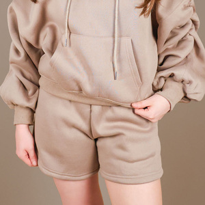 Ensemble pull à capuche et short pour femme, impression personnalisée, vêtements de détente confortables pour la maison, mode streetwear, OEM ODM - Product Image 4