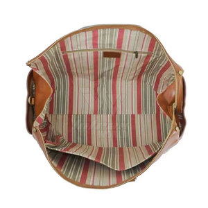 Bolsa de Viaje de Cuero Elegante y Resistente, Ideal para Viajes de Negocios y Vacaciones, con Transporte Cómodo - Product Image 4
