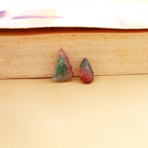 Paire de pierres précieuses en tourmaline pastèque sculptée |   Forme de feuille rose |   Pierre naturelle pour la fabrication de bijoux |   Certifié par une tierce partie - Product Image 1